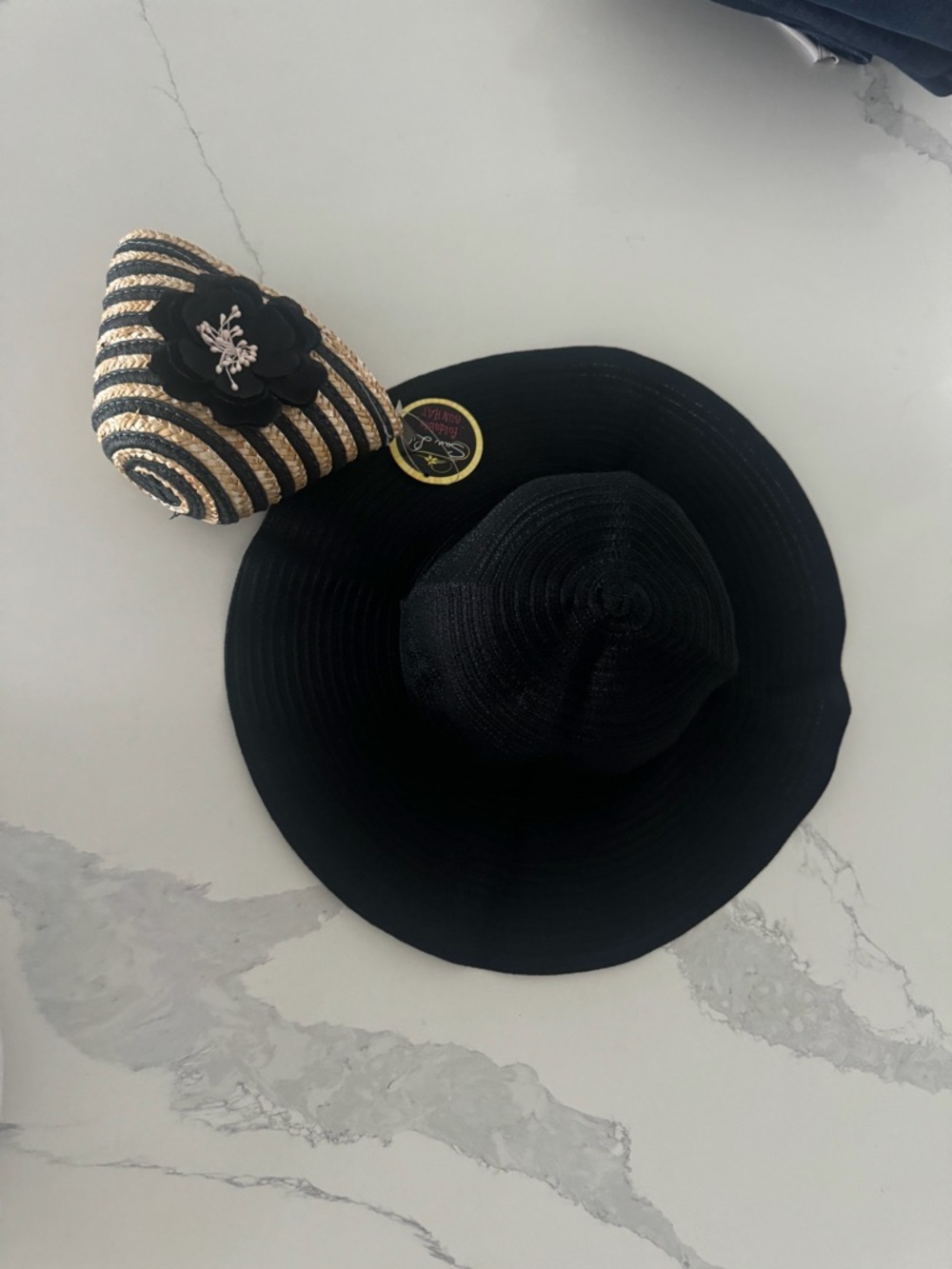 Wimens Foldable Wide Brim Black Sun Hat + Decorative Flower Accent Travel Pouch